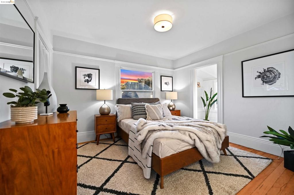 listing image 130727529265130100245