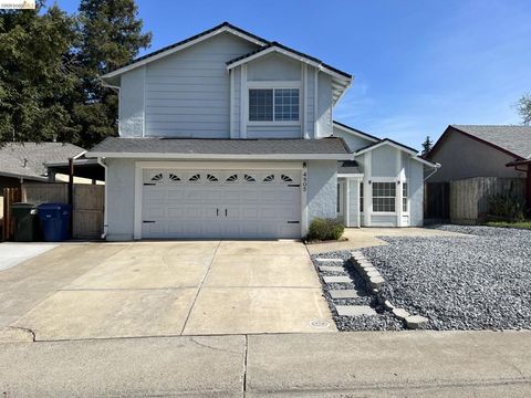 Photo of 4805 Clarity Ct Ct, Sacramento, CA 95842 (MLS # 41127544)