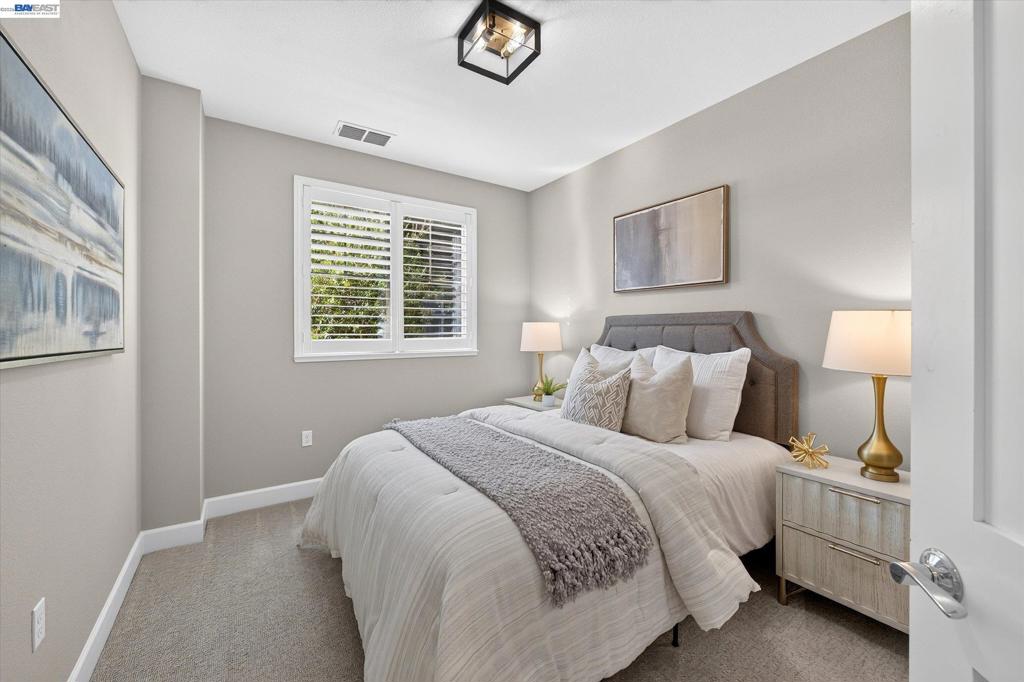 375 Basswood Cmn 10