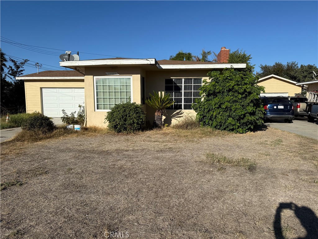This well-maintained multi-family 3-unit is sitting on a huge lot area of 26,461 sqft. The 2,686 square feet triplex features 5-bedroom and 3 bath-room. Conveniently located near schools, shopping, dining, and major freeways. This investment opportunity is poised for long-term appreciation.