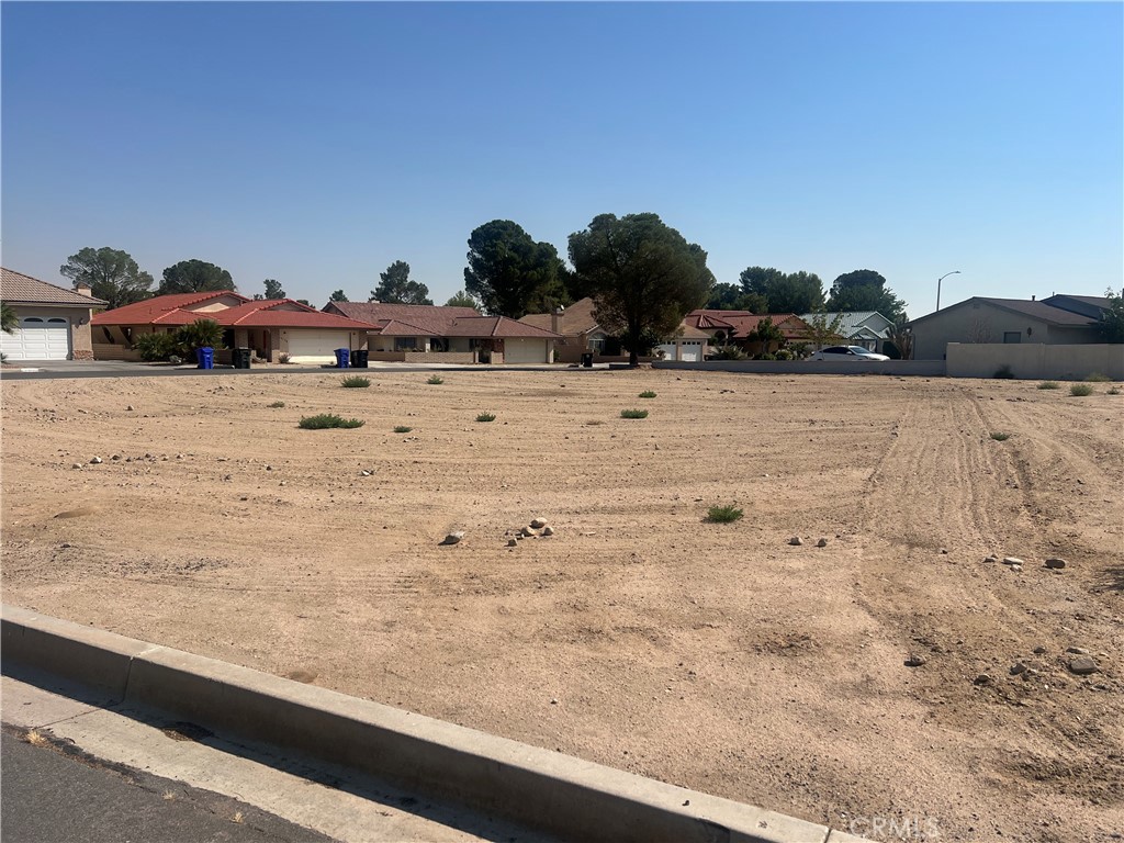 Great corner lot on Hummingbird and little bow, In the wonderful community of silver lakes, come vacation where you live.