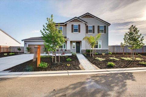 Photo of 288 Luna Way, Hollister, CA 95023 (MLS # ML82040110)