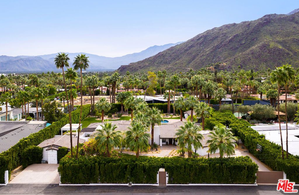 Photo of 467 W Via Lola, Palm Springs, CA 92262 (MLS # 26655053)