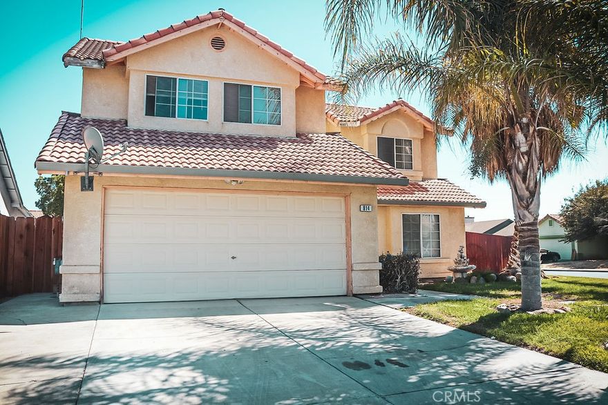Great 3 bedroom with large loft 2 bath home is beautiful neighborhood just waiting for a new family.