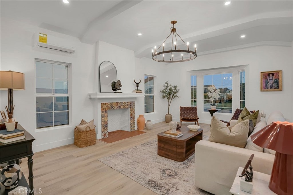 2416 W 80th