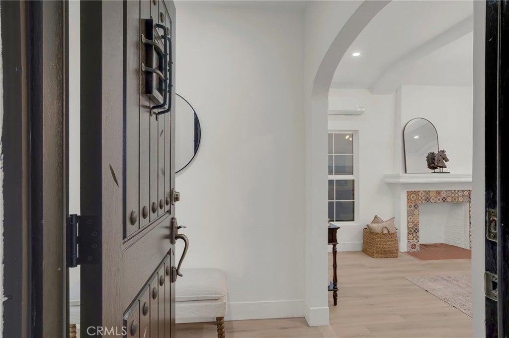 2416 W 80th