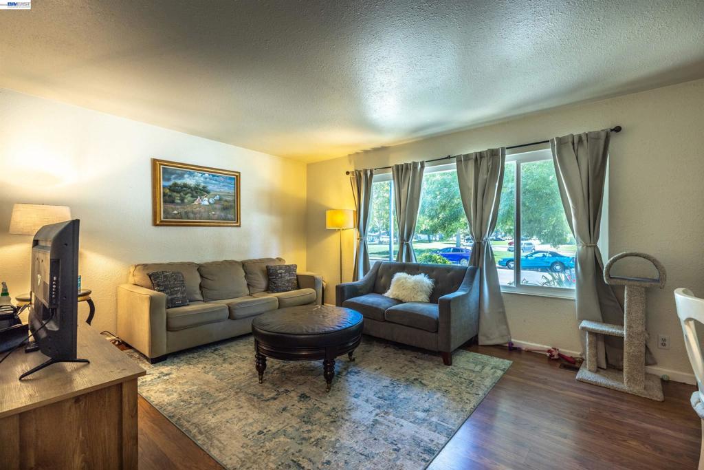 5252 & 5250 Norma Way