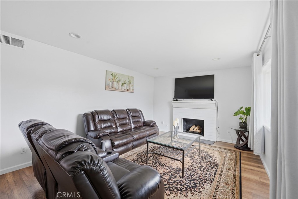 21235 Oakfort Avenue