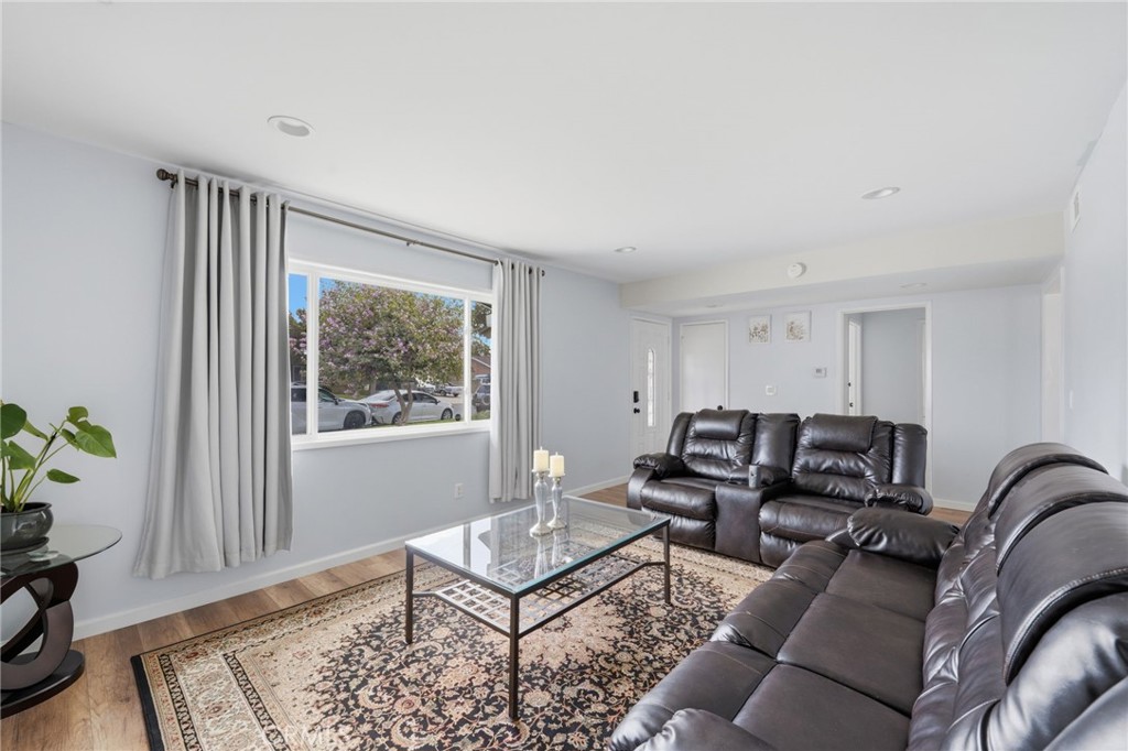 21235 Oakfort Avenue