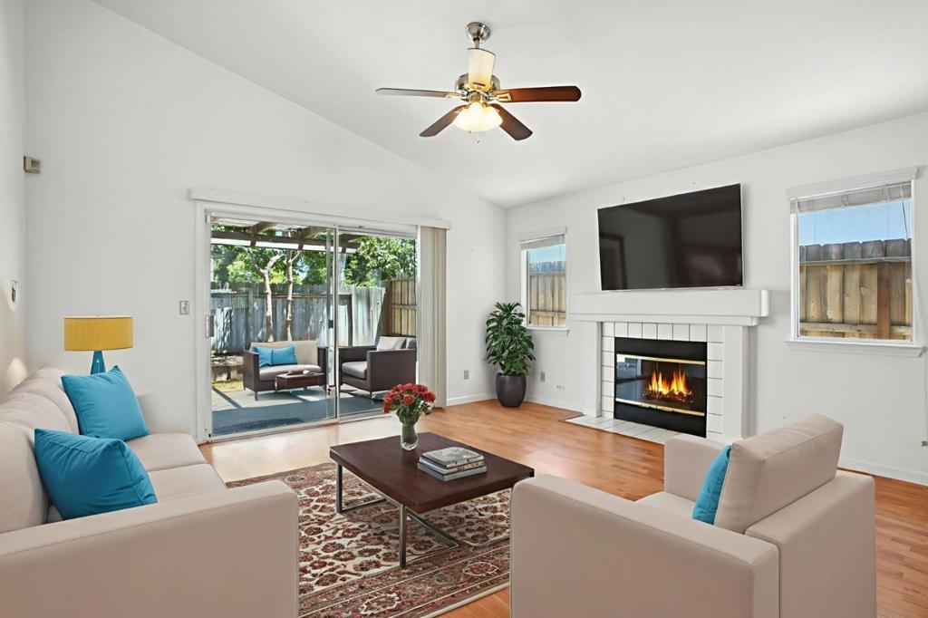 8534 Shadow Crest Circle