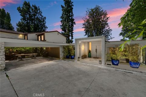 Photo of 4781 Galendo Street, Woodland Hills, CA 91364 (MLS # WS26091246)