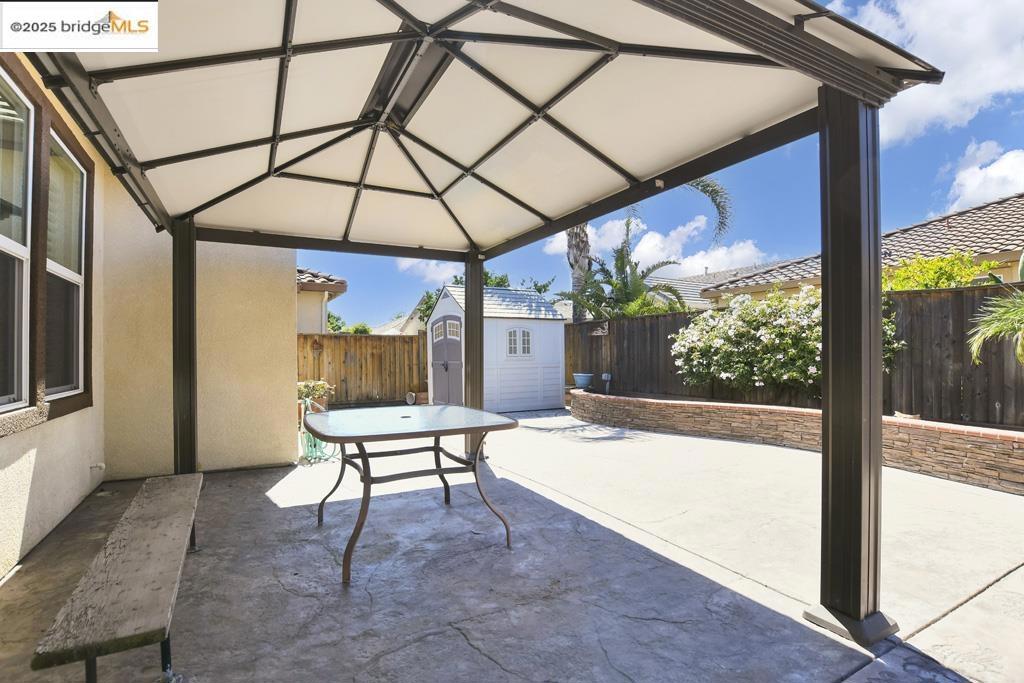 THE LAKES - Residential