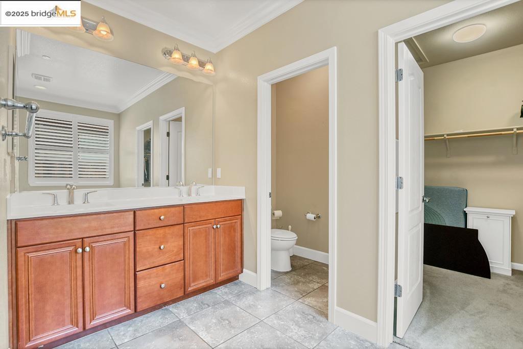 THE LAKES - Residential