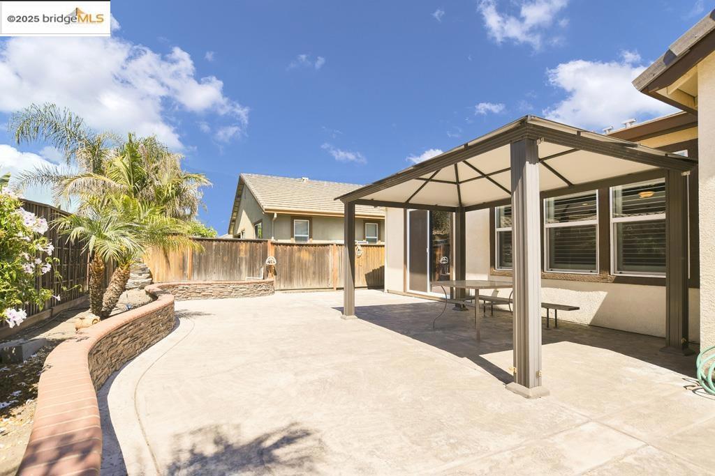 THE LAKES - Residential