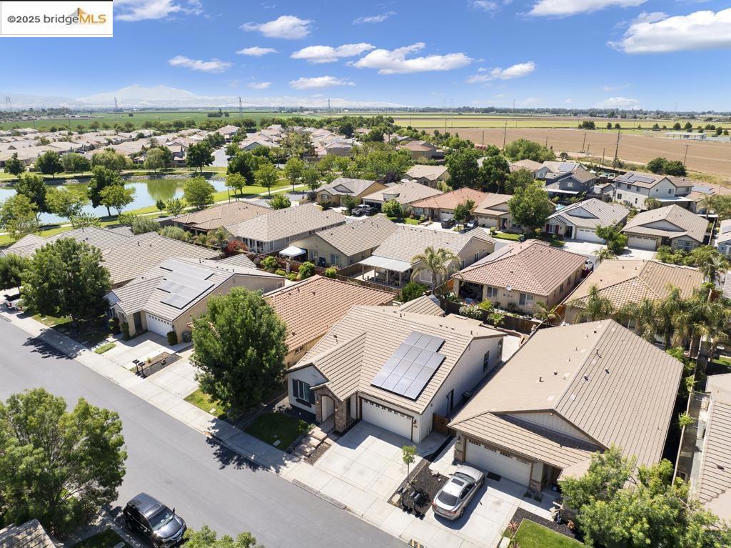 THE LAKES - Residential