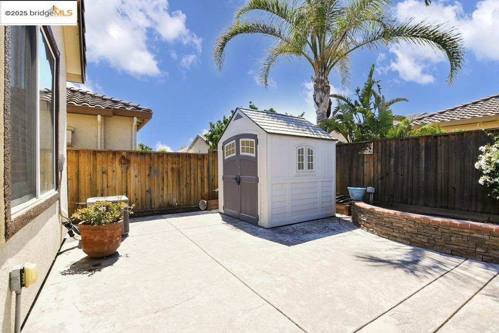 THE LAKES - Residential