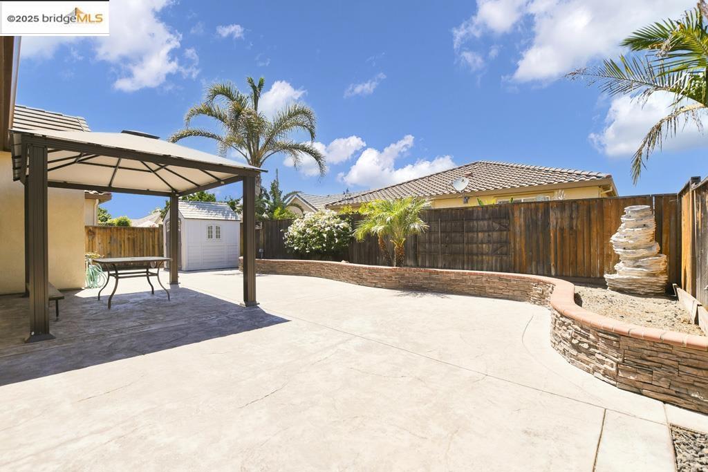 THE LAKES - Residential