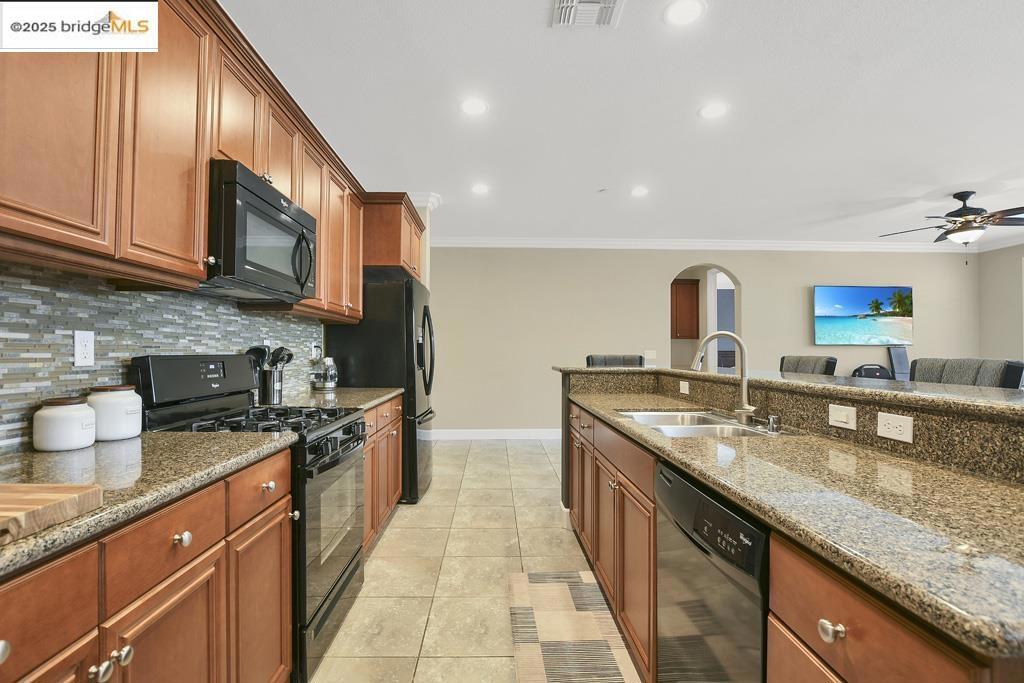 THE LAKES - Residential