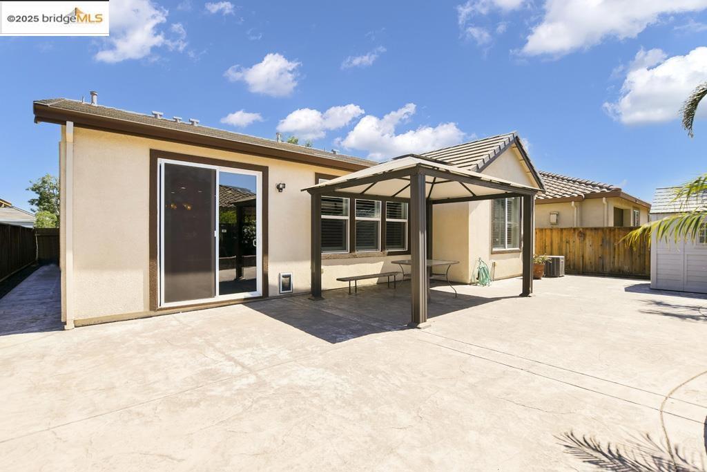 THE LAKES - Residential