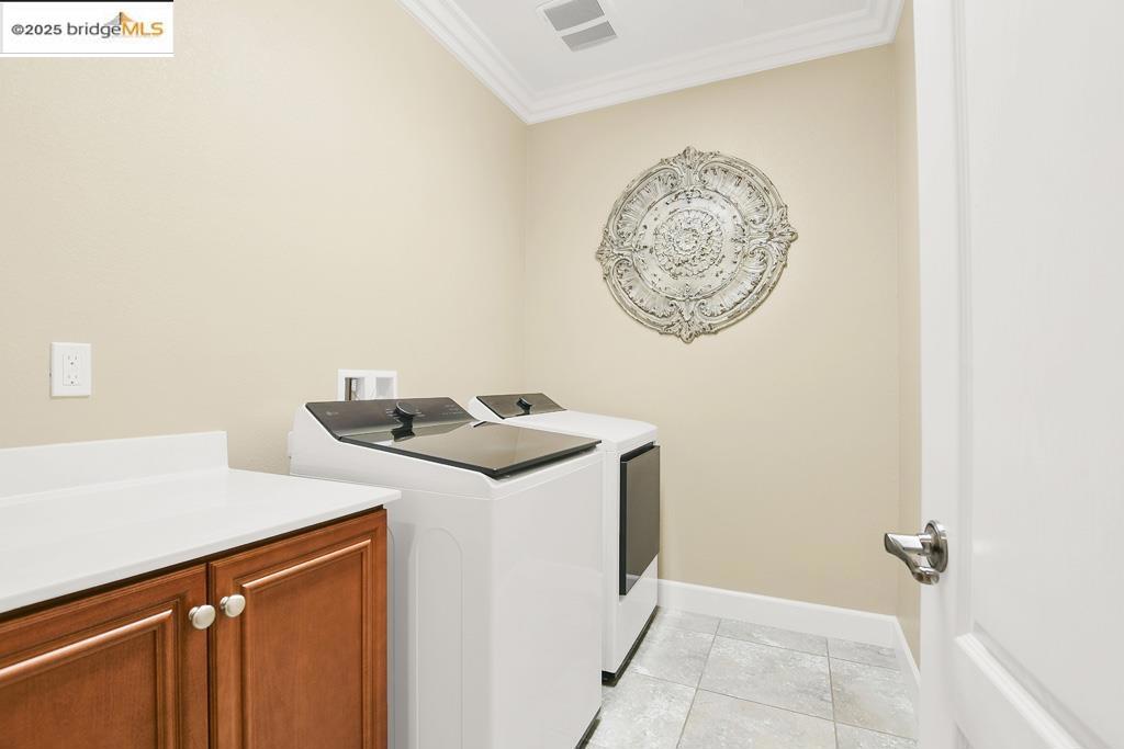 THE LAKES - Residential