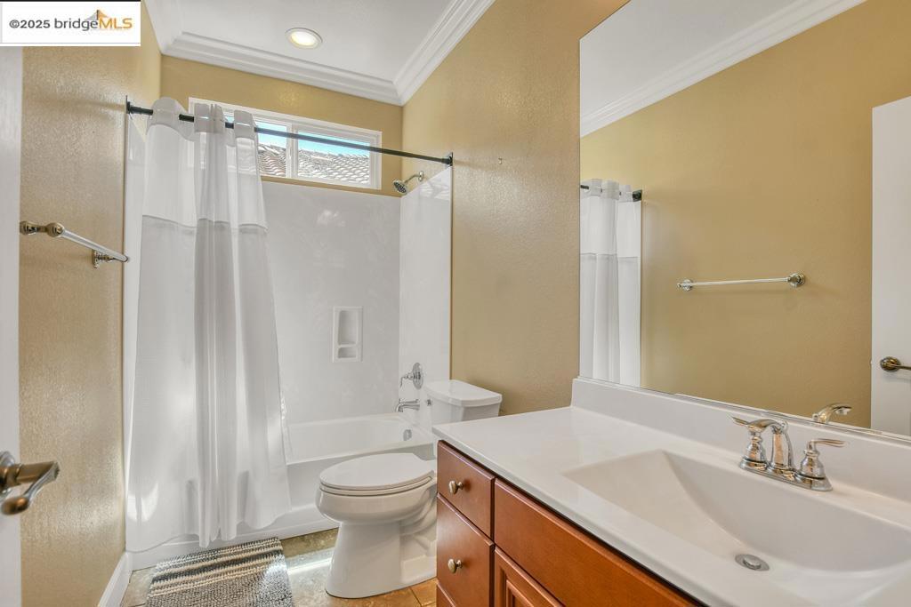 THE LAKES - Residential