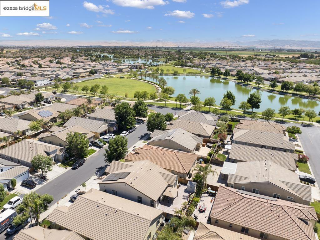 THE LAKES - Residential