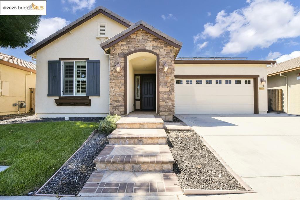 THE LAKES - Residential