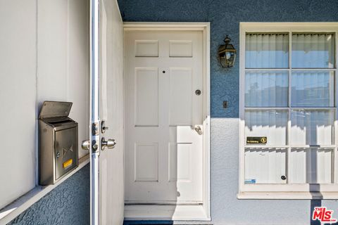 Photo of 836 Appleby Street, Venice, CA 90291 (MLS # 25600027) Photo of 836 Appleby Street, Venice, CA 90291 (MLS # 25600027)