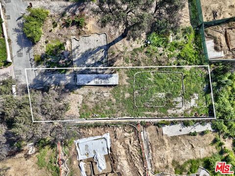 Photo of 408 Wistaria Place, Altadena, CA 91001 (MLS # 25617823)