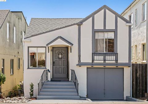 Photo of 910 Pierce St ST, Albany, CA 94706 (MLS # 41136081)