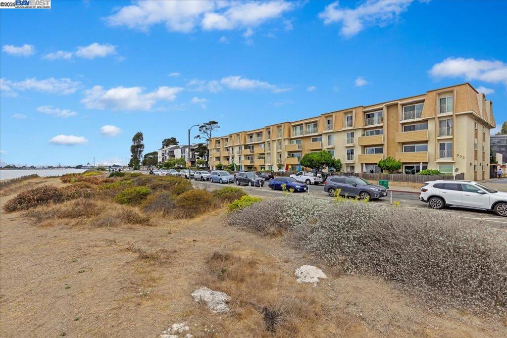 Welcome to this spacious and remodeled beachfront condo with splendid views of the San Francisco Bay. The unit has a cozy fireplace, in-unit washer and dryer, kitchen with quartz countertops, two balconies (one in the living room and one off the primary bedroom.) The building has an elevator and EV charging stations.
