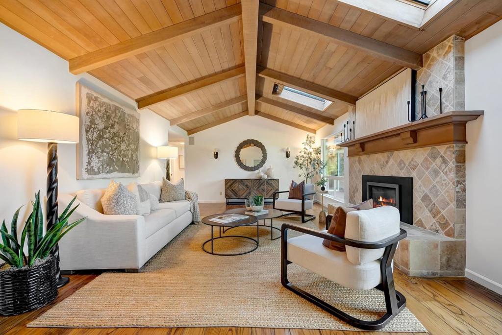 1259 Hillcrest Drive