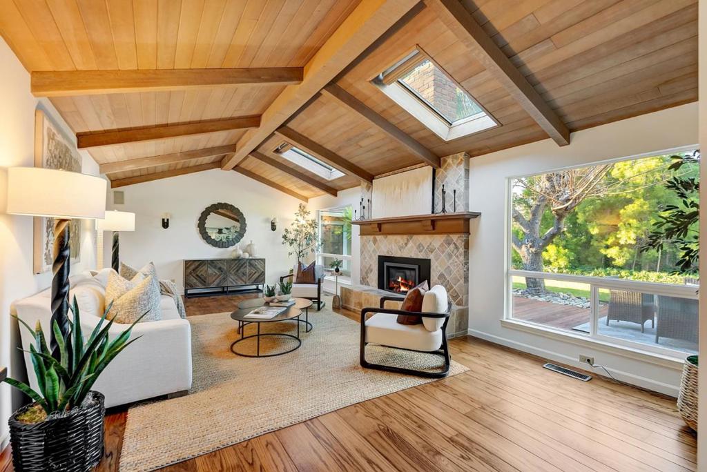 1259 Hillcrest Drive