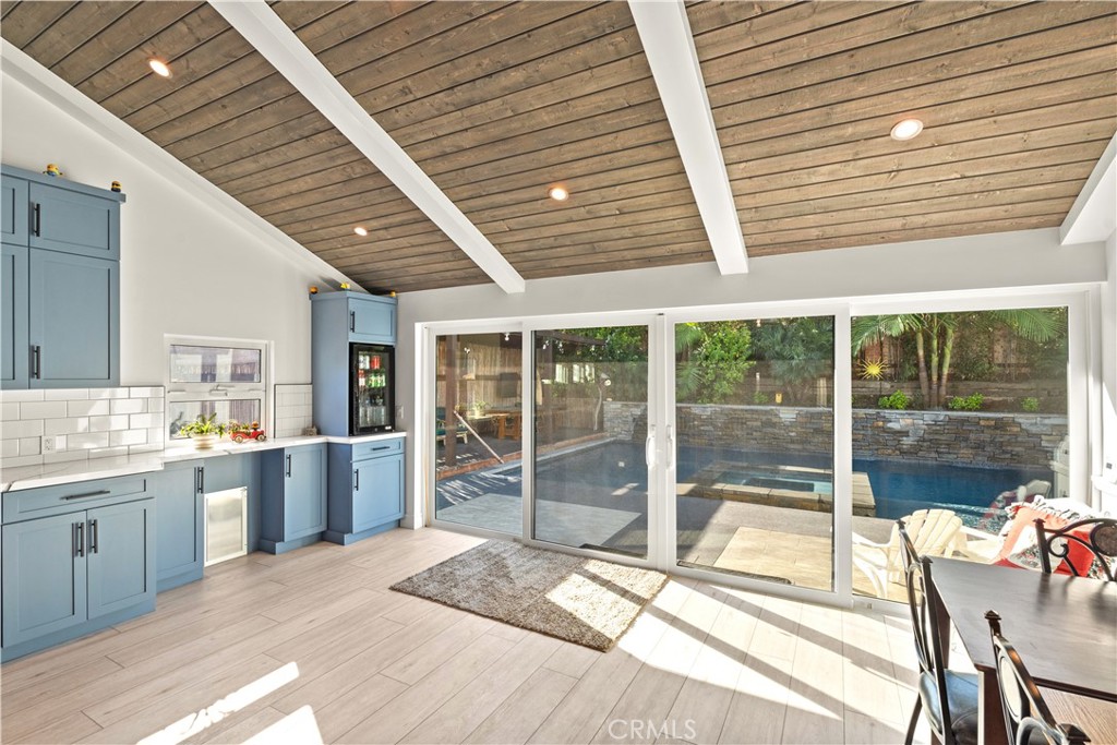 5610 W Carson