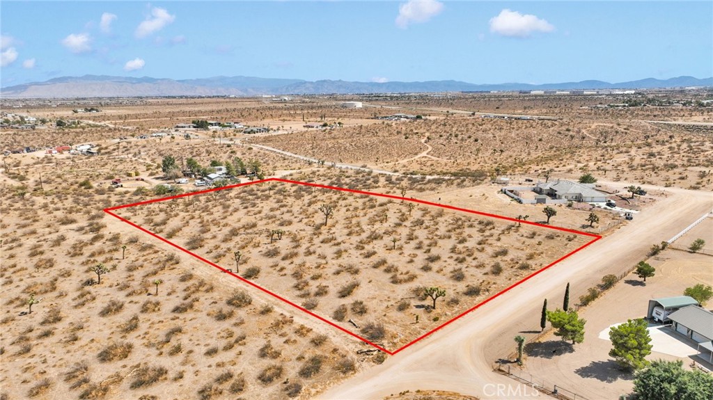 Discover 4.3 acres of usable land in the desirable Baldy Mesa area of Phelan. Plenty of room to design your dream home, ranch, pool, shop, or space for animals. Enjoy open desert views and incredible sunsets from your own property. Utilities are nearby (buyer to verify). Located within the Snowline Joint Unified School District and offering an easy drive to the freeway for commuters. This land is the perfect canvas to make your dreams a reality.