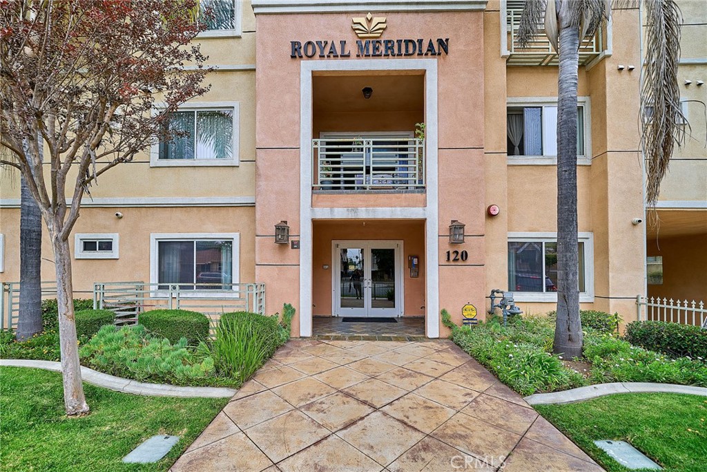 120 N Moore 103