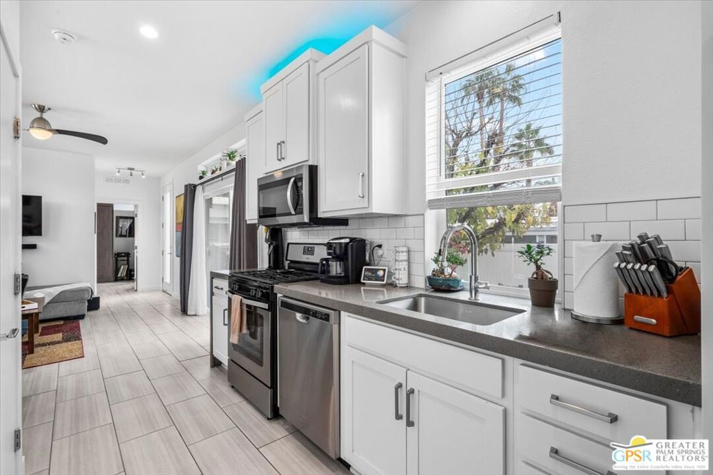 Palm Canyon Mobile Club - Manufactured In Park