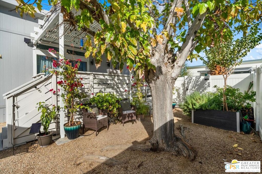 Palm Canyon Mobile Club - Manufactured In Park