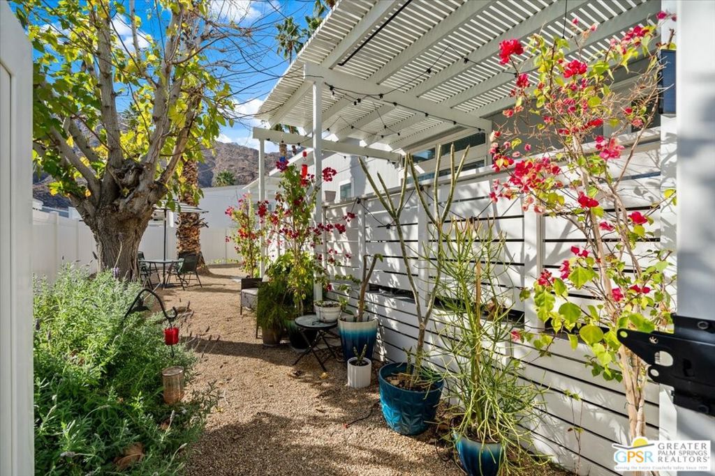 Palm Canyon Mobile Club - Manufactured In Park