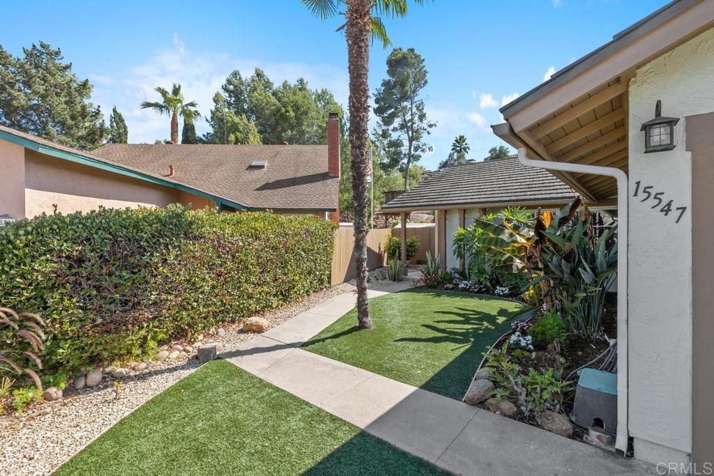 15547 Paseo Jenghiz