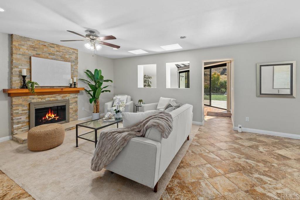 15547 Paseo Jenghiz