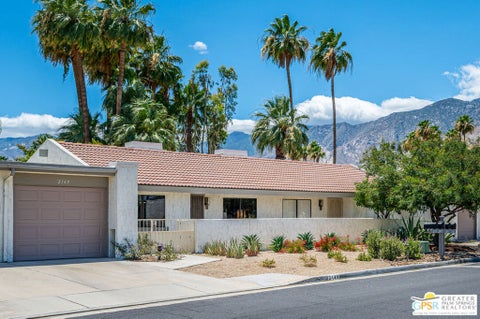 Photo of 2149 N Sunshine Circle, Palm Springs, CA 92264 (MLS # 26843031PS)