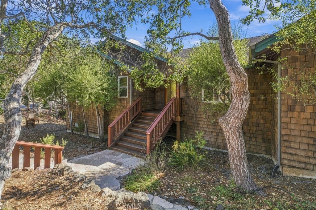 1086 Hillcrest