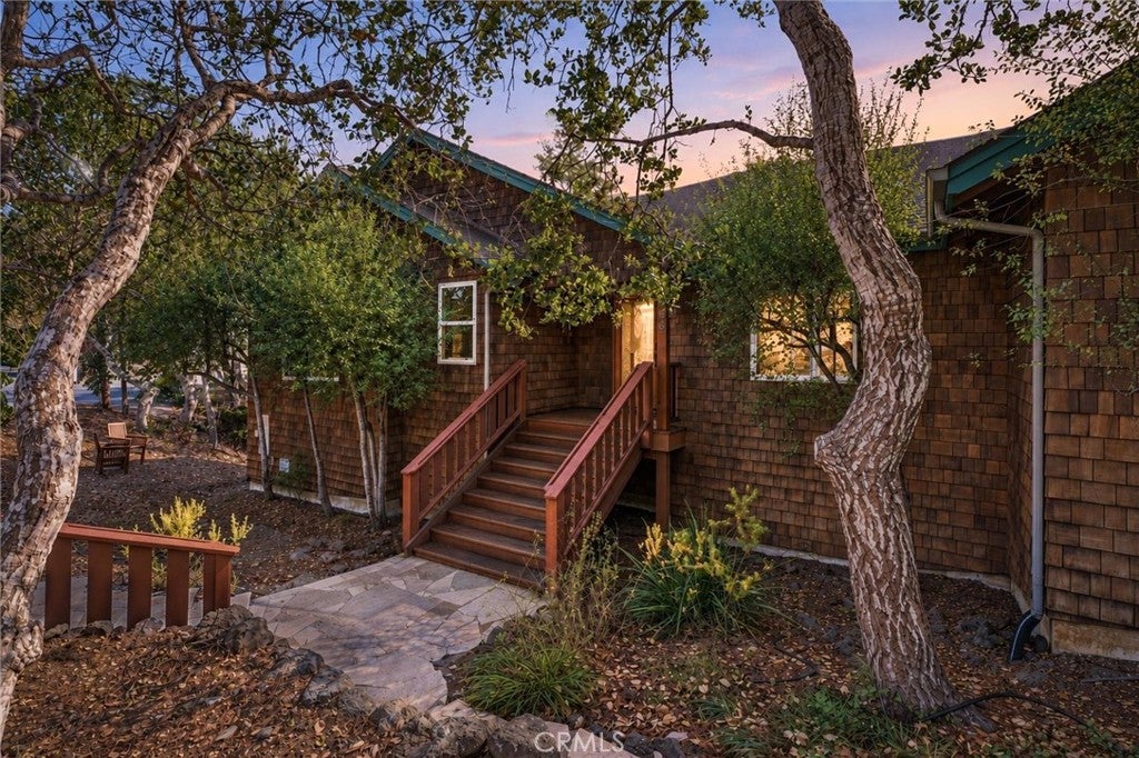 1086 Hillcrest
