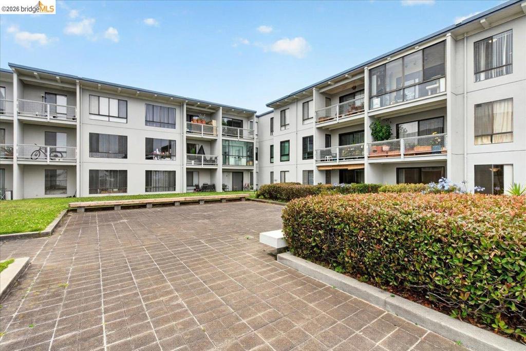 6 Captain Dr DR 236, Emeryville CA 94608