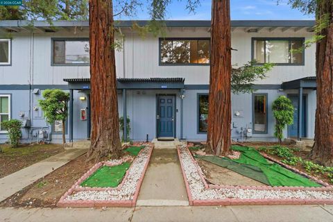 Photo of 1073 Mohr Ln Ln #C, Concord, CA 94518 (MLS # 41132405)