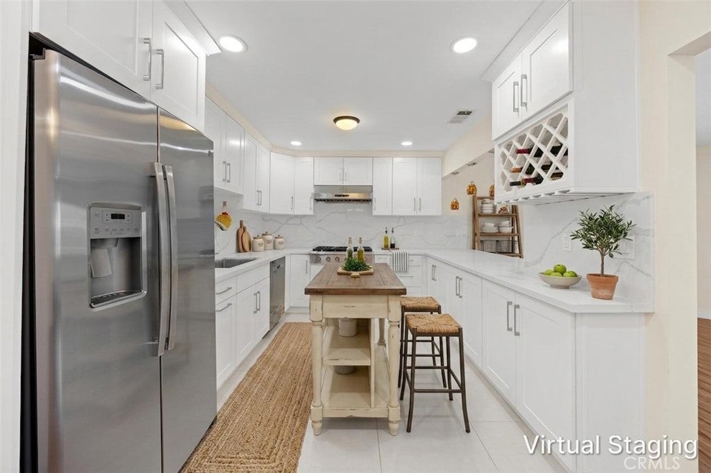 931 W Bainbridge