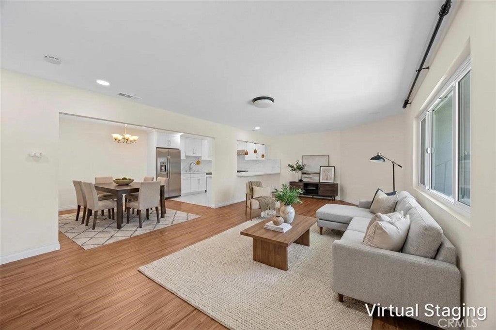 931 W Bainbridge
