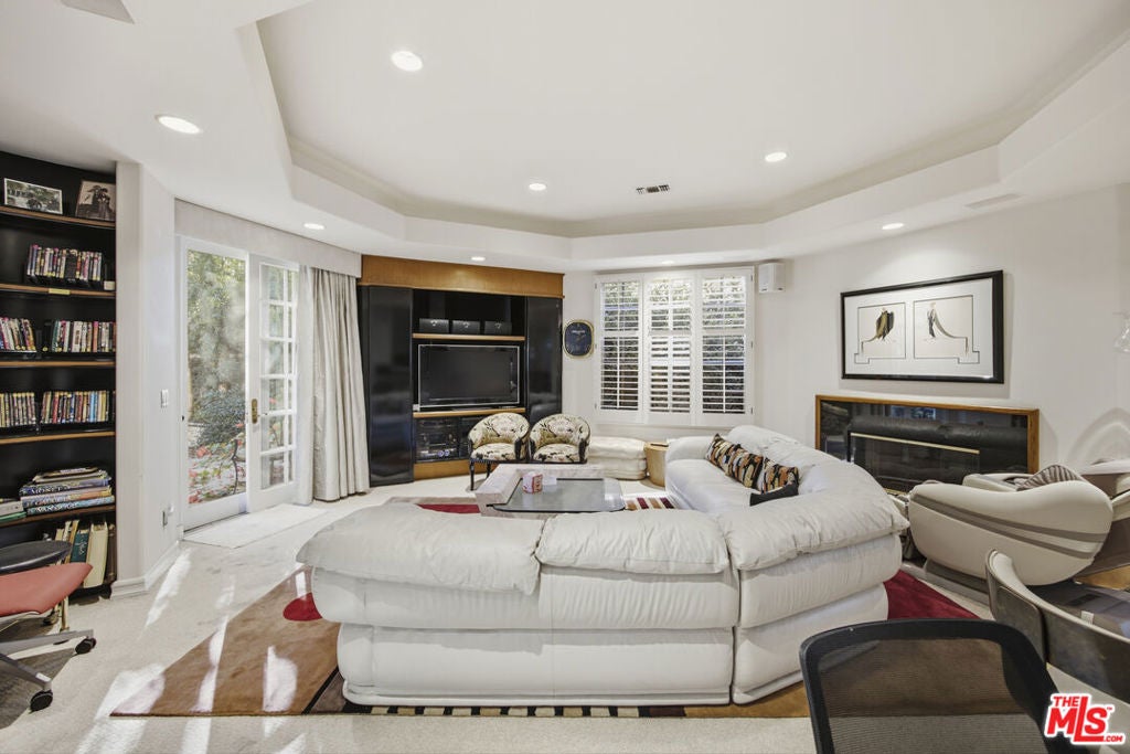 228 S El Camino Drive