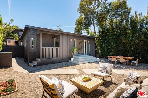 Photo of 830 Palms Boulevard, Venice, CA 90291 (MLS # 26799880)